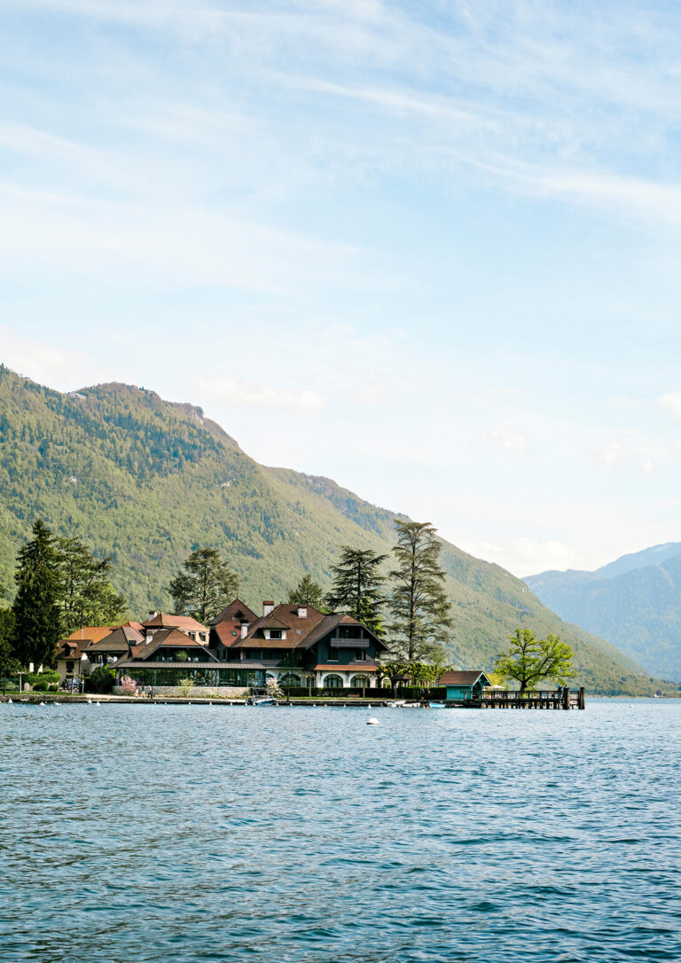 Hôtel 5 étoiles de l'Auberge du Père Bise au bord du lac d'Annecy
